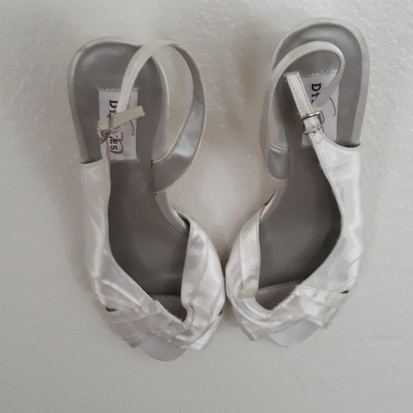 Shoe - Picture 1 of 4